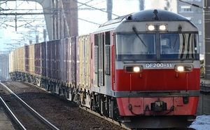 Chitose line DF-200 freight train